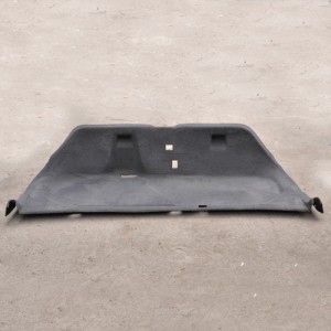 Tấm nỉ ốp nắp cốp sau W140